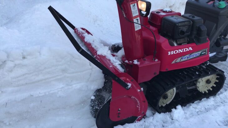 「雪丸君」がおもちゃに見えるホンダ ハイブリッド除雪機　HSM1590i スノーラi