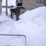 YAMAHAの除雪機YS-870JT で一度飛ばした超締り雪がどれだけ飛ぶか試した