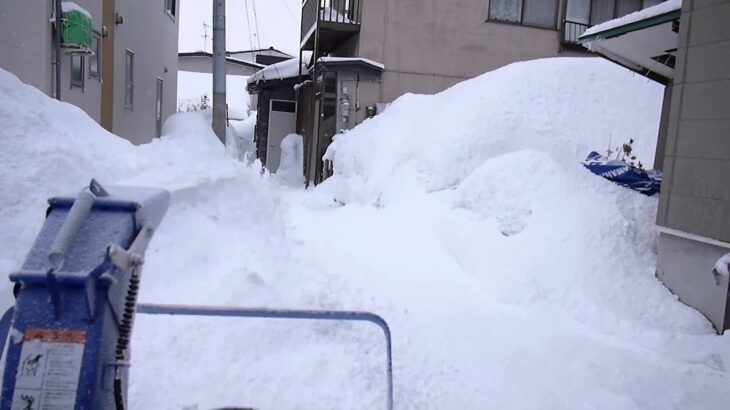 YAMAHAの除雪機YS-870JT で一度飛ばした超締り雪がどれだけ飛ぶか試した