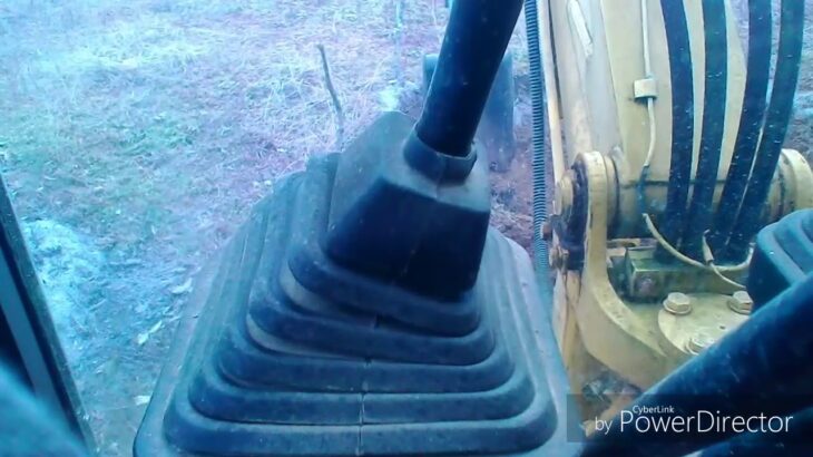 ヘタレの動画　ユンボで穴掘り　農家のユンボオペレーター　練習中です