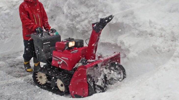 ホンダ 中型除雪機 HSM1380i HSM1390i 雪に乗り上げる場合の除雪 -前後進除雪-