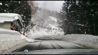 除雪機の雪があたり、助手席側ミラーを破損。