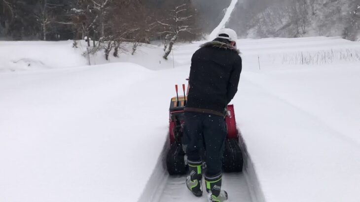 【田舎暮らし】大晦日は除雪機でお宮さんへの道づくり