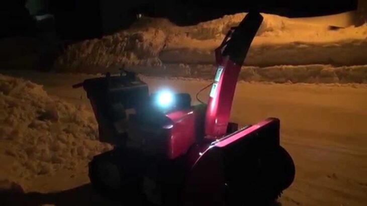 ホンダ中型除雪機 LED ワークライトに