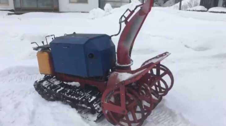 古い除雪機集