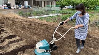 耕運機動かす