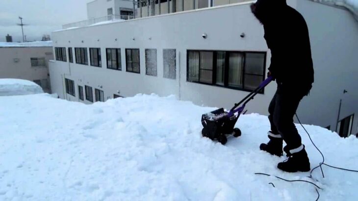 効率よく屋根の雪下ろしをする方法　　電動除雪機の挑戦　倍速再生