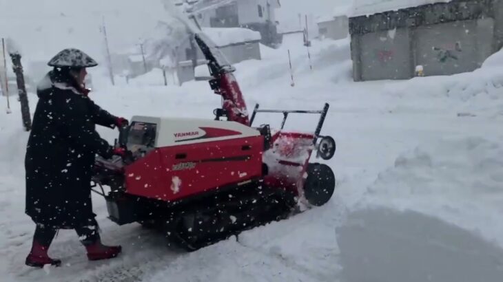 除雪1時間半、雪国の苦労【除雪機】やってもやっても次から次へつもってく