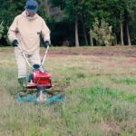 Honda耕うん機「手作業と対決！番外編　耕うん機は除草にも使える！」