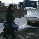 YAMAHA除雪機YS870Jで近所の駐車場脇に寄せた雪の除雪と雪捨て場でダンプの荷下ろし！