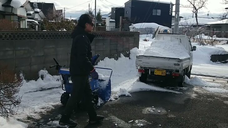 YAMAHA除雪機YS870Jで近所の駐車場脇に寄せた雪の除雪と雪捨て場でダンプの荷下ろし！