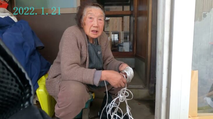 ふらっと祖母の除雪機を直しに・・・。