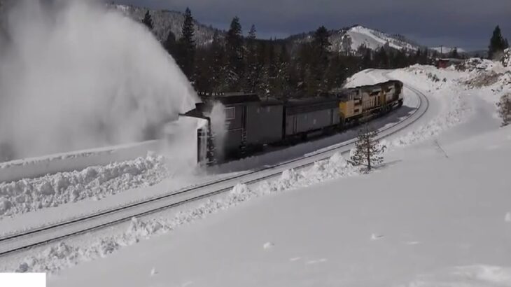 除雪機、鉄道は、街路用の巨大な除雪機です