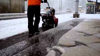 小型除雪機　TORO 621R　水っぽい雪