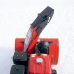 【小型HST除雪機】 投雪の調整操作
