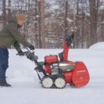 【小型HST除雪機】 前進・後進の走行操作