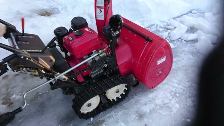 古いホンダ除雪機HS870で ツルツル地面‼️硬い雪に挑戦するよ🎵