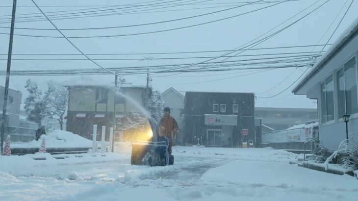 ヤフオクで買った、３０年前？！１２馬力除雪機で除雪やってみよう