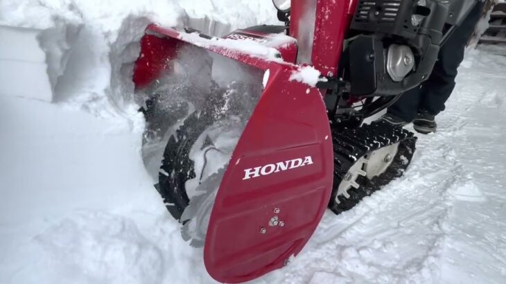 ホンダ除雪機　HSS970n JX クロスオーガ除雪を前から見るとこんな感じです