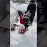 家庭用除雪機を使って雪を飛ばす！その２（ショート動画）