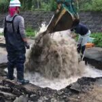 弥彦で水道管が破損 They fixed a broken water pipe.