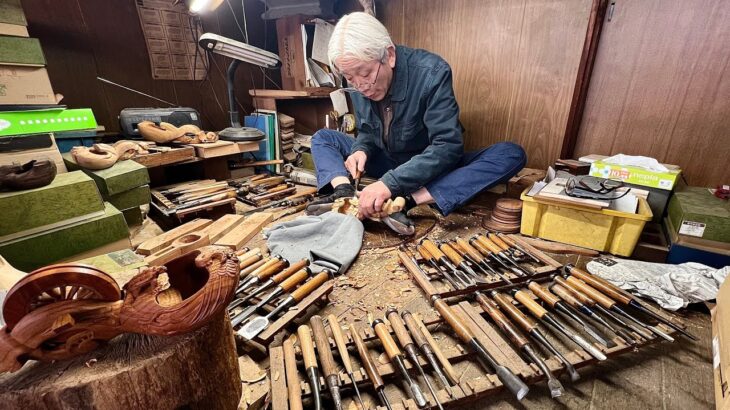 墨坪を作るプロセス。この時代数人しかいなくなった日本の墨坪彫り師