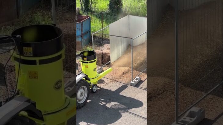 From bale to chips in just 30 seconds. ⚡ #chipper #vine #caeb