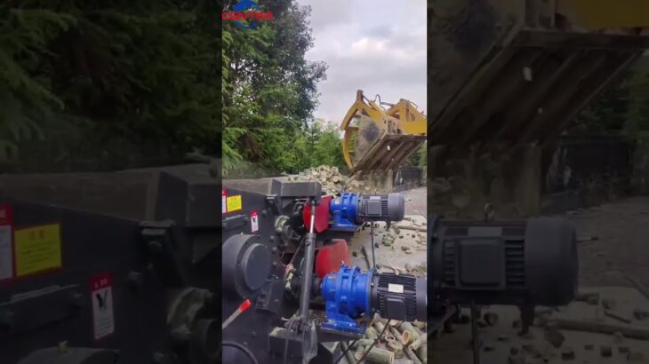 The drum chipper crushes a large amount of bamboo