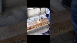 ドリルで正確に直角の穴をあける