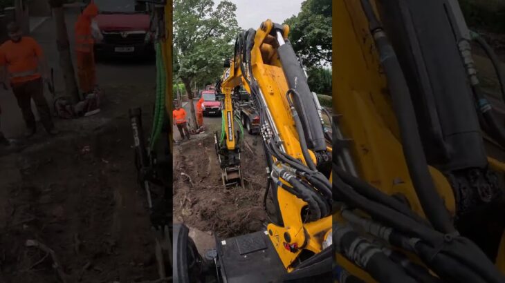 Enabling excavator mode, more than just a Pothole machine 😉 #jcb #construction #excavator #digging